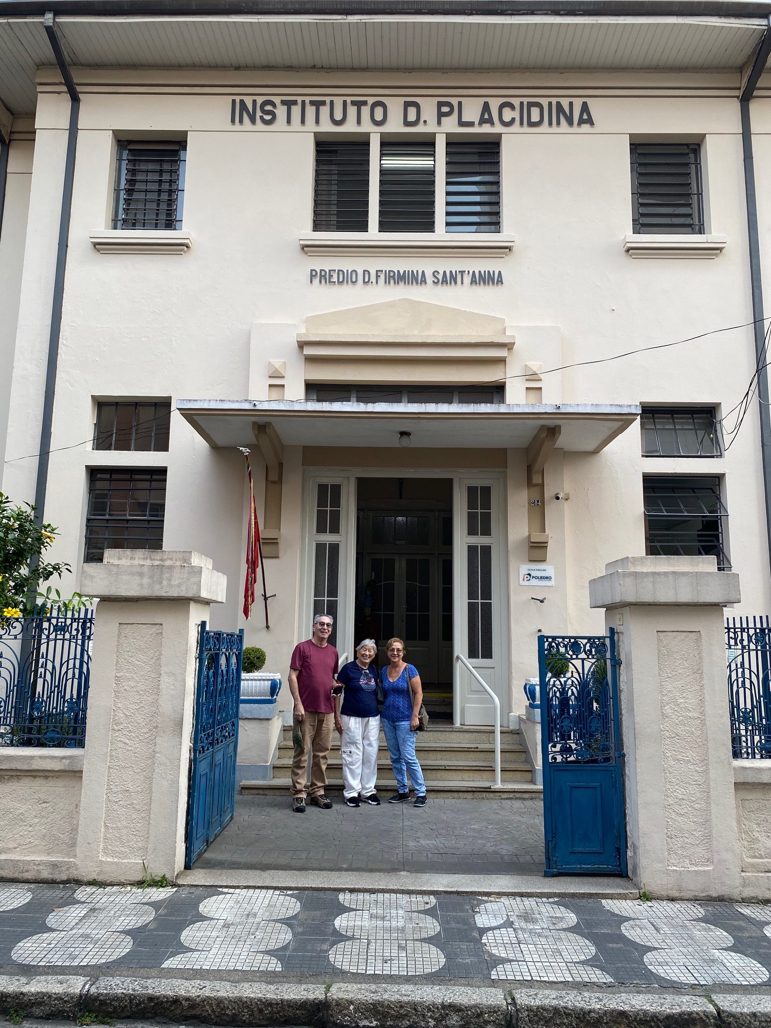 Ex-aluna visita o Placidina após 69 anos 